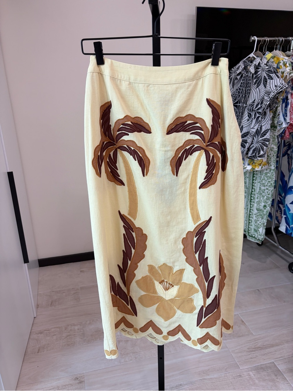 Farm Rio: SUMMER CUTWORK
SAND SKIRT - Picture 12 of 15